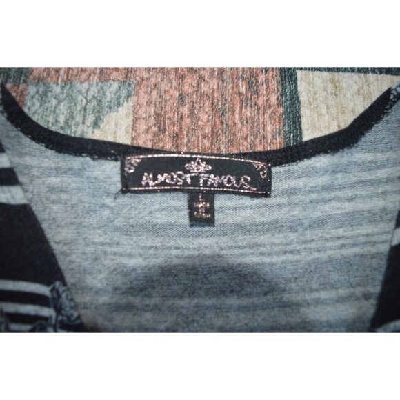 Almost Famous Monochrome Empire Waist Floral V Neck Blouse Gray Black Size Large - Picture 2 of 6